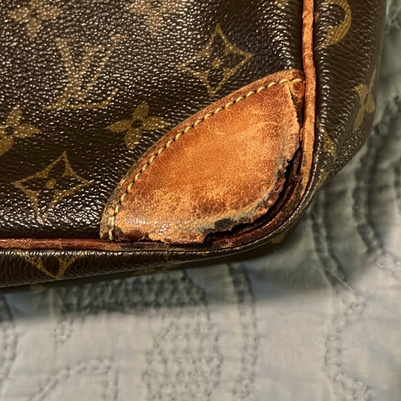 Louis Vuitton Monogram Leather Vintage Camera Bag - Picture 5 of 12